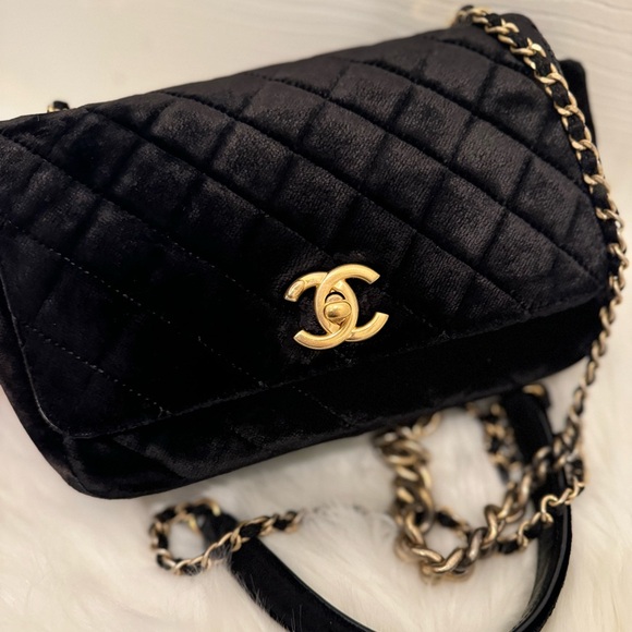 CHANEL Velvet Quilted Small Camellia Flap Black - Picture 6 of 11